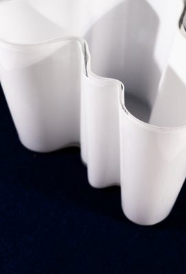 Large White Savoy Vase by Alvar Aalto, 1970s for sale at Pamono