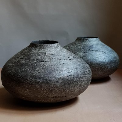 Schwarze Chytra Vase aus Steingut von Elena Vasilantonaki bei Pamono kaufen