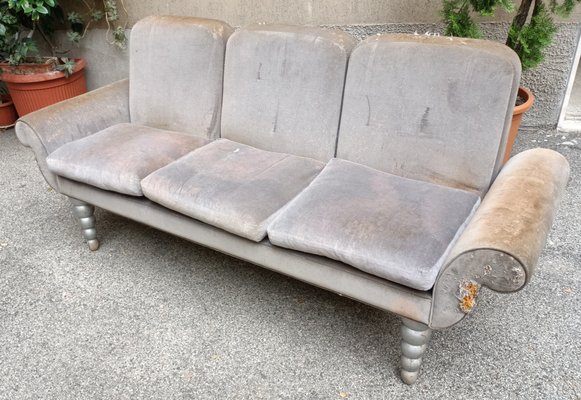 Sofa with on sale turned legs