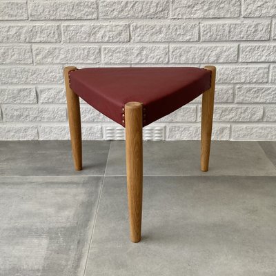 Mid-Century Scandinavian Triangular Stool in Oak and Leather