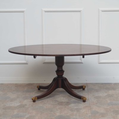 Vintage oval coffee table outlet