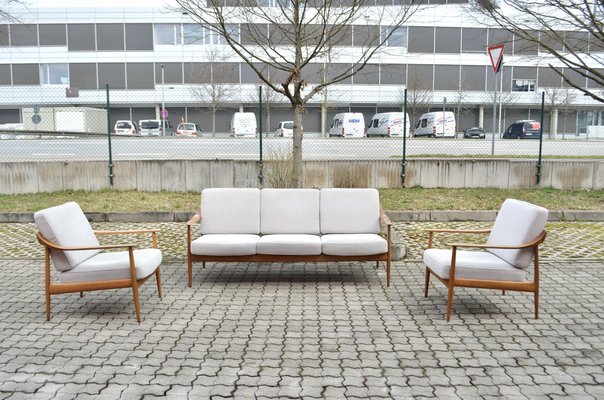 Mid-Century Walnut Sofa from Knoll Antimott, 1960s for sale at Pamono