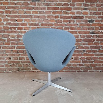 Swan Chair No. 3320 by Arne Jacobsen for Fritz Hansen 1960s for sale at Pamono