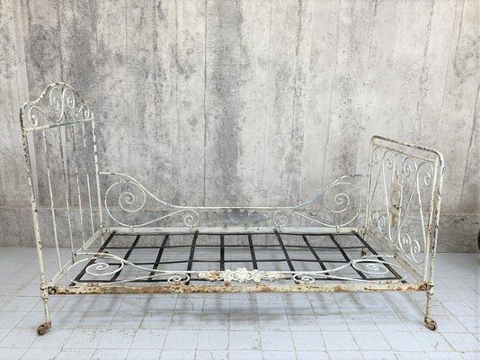 Antique iron daybed best sale