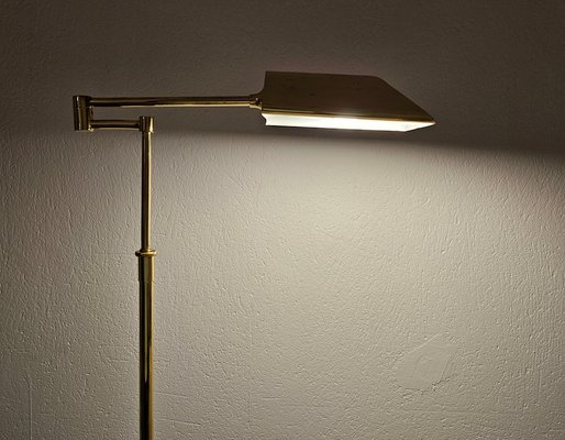 Mid-Century Modern Adjustable Swing Arm Floor Lamp in Brass Mid-Century Modern Adjustable Swing Arm Floor Lamp in Brass