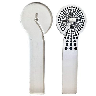 Percheros de plastico en blanco y negro anos 80. Juego de 3 en venta en Pamono
