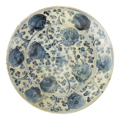Chinese 17th Century Swatow Enameled Porcelain Charger Chinese 17th Century Swatow Enameled Porcelain Charger