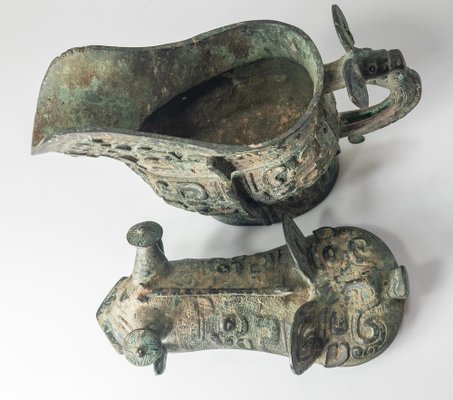 Bronze Ritual Wine Jar Table Lamp - Zhou Dynasty Style Bronze Ritual Wine Jar Table Lamp - Zhou Dynasty Style