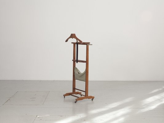 Stummer Diener aus Buche mit Rollen und ausziehbarer Stange, 1950 bei  Pamono kaufen