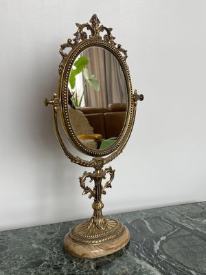 Viktorianischer Vintage Tischspiegel aus Messing mit Marmorsockel, 1950er bei Pamono kaufen