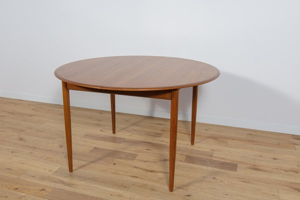 Mid Century Danish Round Dining Table in Teak 1970s