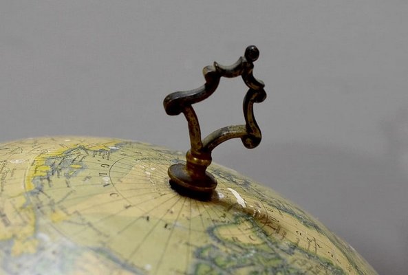 Globo terráqueo antiguo de metal | Globos terráqueos | Antigüedad