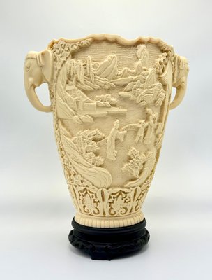 Large Chinese Vase in Resin, 1970s for sale at Pamono