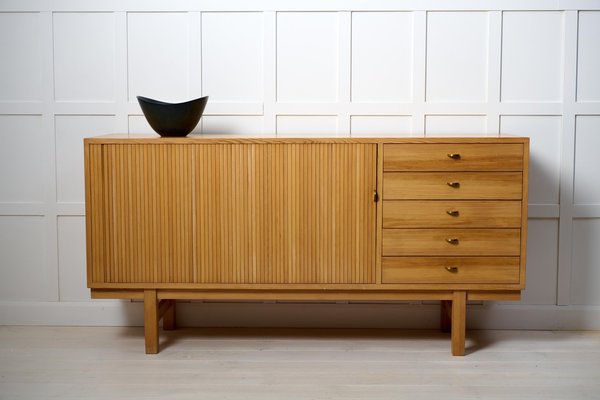 Modernes Schwedisches Niedriges Vintage Sideboard aus Kiefernholz, 1960er bei Pamono kaufen