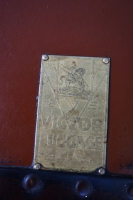 victor luggage trunk
