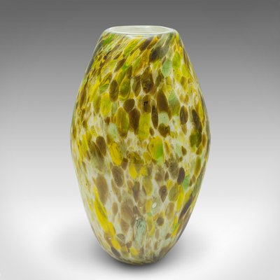 Englische Vintage Blumenvase aus Kunstglas, 1960er bei Pamono kaufen