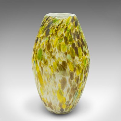 Englische Vintage Blumenvase aus Kunstglas, 1960er bei Pamono kaufen