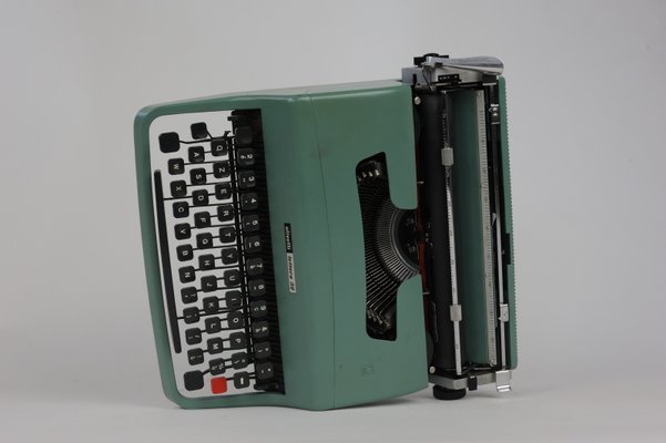 Olivetti Lettera 32 タイプライター グリーン系 ヴィンテージ Olivetti Lettera 32 Original Green Vintage Manual Typewriter