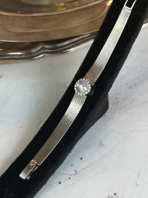 XinHua Spangenuhr Damen Silber - Elegante Armbanduhr Mit Ziersteinen