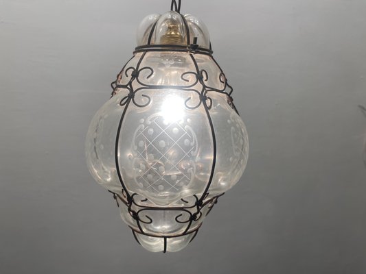 Lampada a sospensione in ferro battuto e vetro di Murano