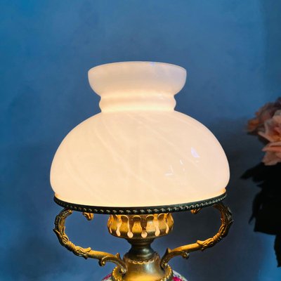 Vintage Porzellan Lampe mit Milchglas Lampenschirm bei Pamono kaufen