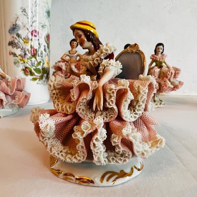 Vintage Dresdner Damenfigur aus Spitze aus Porzellan