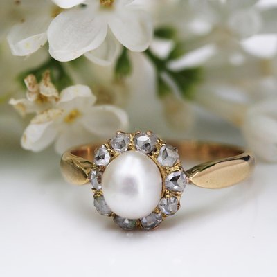 Bague marguerite en or jaune 18k, perle fine et diamants, XIXe siècle