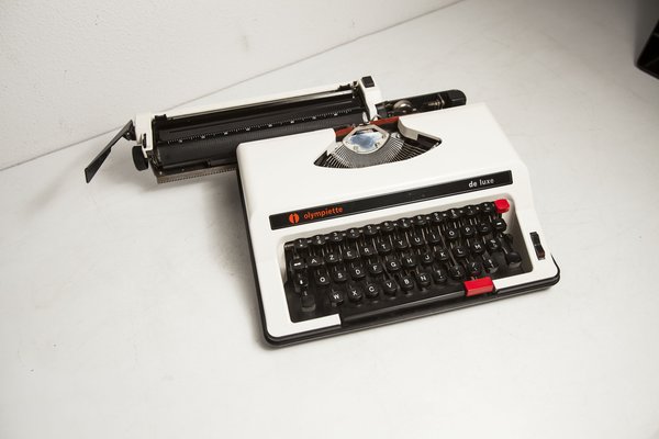 Deluxe Olympia Typewriter for sale at Pamono
