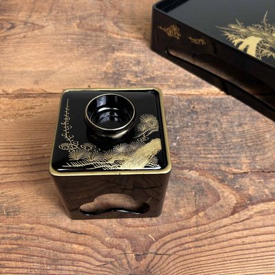 仙秋銘　尺八2本　ケース付　707g 東さ6-1211④ Traditional Toso-Ki Shuhama Maki-E Sake Set, Japan, 1960s