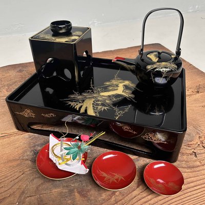 Traditional Toso-Ki Shuhama Maki-E Sake Set, Japan, 1960s for sale