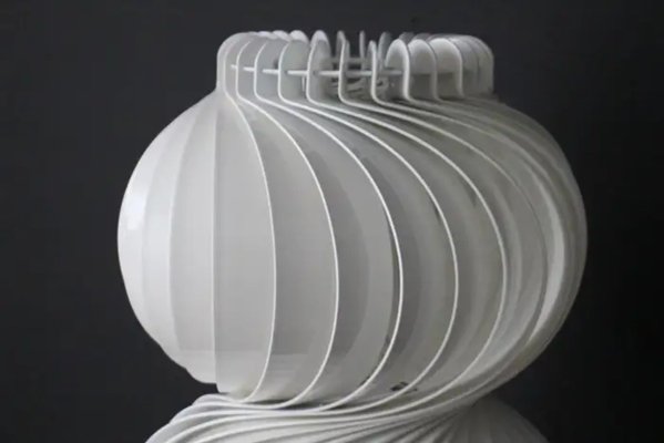 Mid-Century Swirling Medusa Table Lamp in White Steel and Aluminum