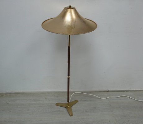 Mid-Century Modern Floor Lamp in Brass & Teak with Gold Mid-Century Modern Floor Lamp in Brass & Teak with Gold