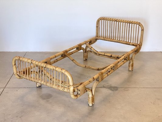 Bett aus Bambus & Korbgeflecht, 1970er bei Pamono kaufen