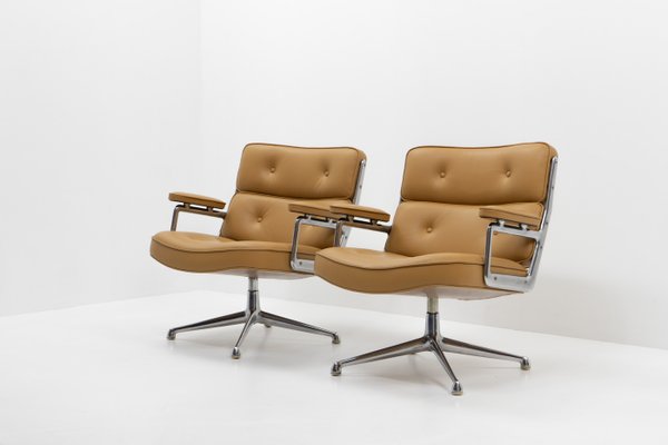 ES105 Lobby Chairs by Charles Ray Eames for Vitra 1970s Set of 2 for sale at Pamono