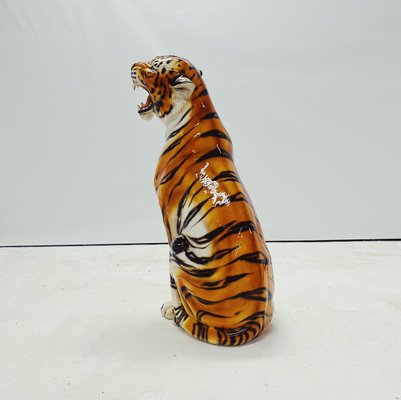 Achetez Versatile statues de tigre en laiton dans les designs contemporains