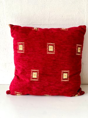 Vintage Kissen aus rotem Stoff