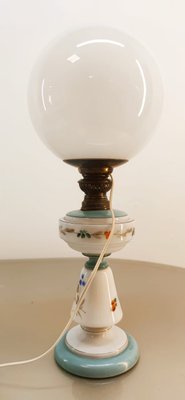 Lampe mit kugelförmigem Glas verziert bei Pamono kaufen