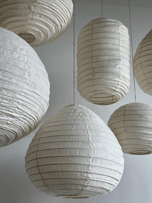 Große Hängelampe aus natürlichem Rattan und Leinen in Tropfenform