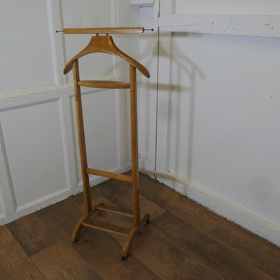 Art Deco Gentlemans Floor Standing Valet or Suit Hanger, 1930s for sale at Pamono Art Deco Gentlemans Floor Standing Valet or Suit Hanger, 1930s for sale at Pamono