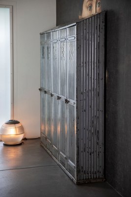 Vintage Schrank aus Metall mit 5 Türen von Strafor Company, 1920er