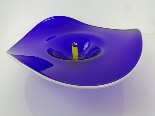 Große Blaue Glasschale, Tschechoslowakei, 1960er bei Pamono kaufen
