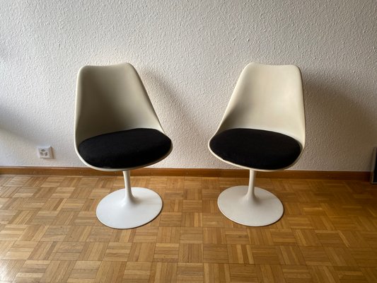 Vintage Rotating Tulip Chairs by Eero Saarinen for Knoll International Set of 2 for sale at Pamono