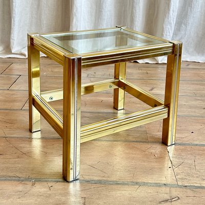 Hollywood Regency Eckiger Goldener Metall Glas Beistelltisch, 1970er bei Pamono kaufen