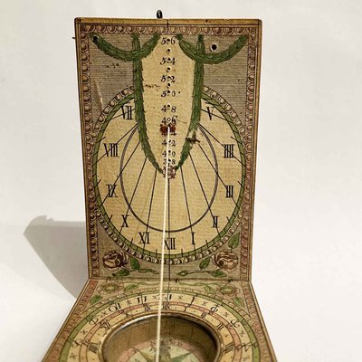 Reloj de sol diptico antiguo 1700 en venta en Pamono