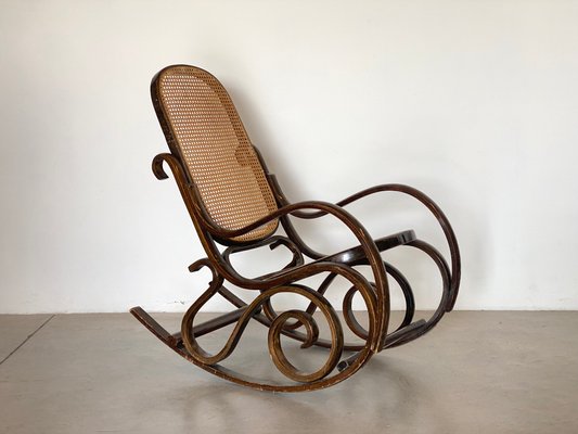 Sedia a dondolo in legno e paglia, anni '60 in vendita su Pamono