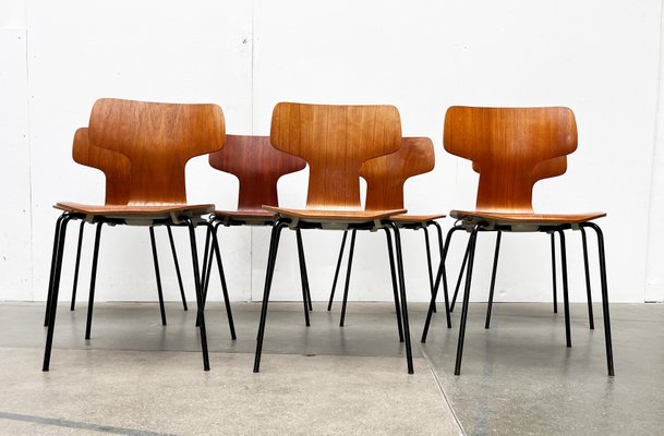 Mid-Century Model 3103 Hammer Stacking Chairs by Arne Jacobsen for