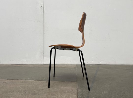 Mid-Century Model 3103 Hammer Stacking Chairs by Arne