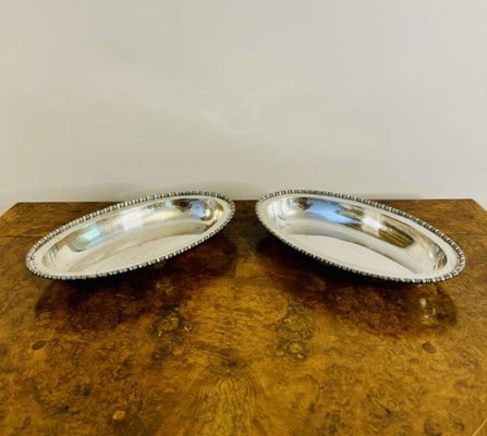 Edwardianisches Versilbertes Serviergeschirr, 1900er, 2er Set bei Pamono kaufen