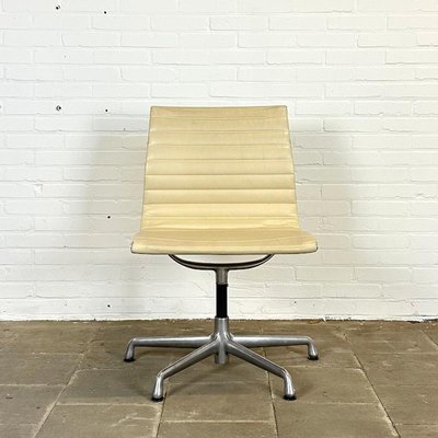 EA 106 Swivel Cream Leather Design Chair by Charles Ray Eames for sale at Pamono