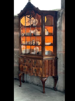 Chinaware cabinet discount